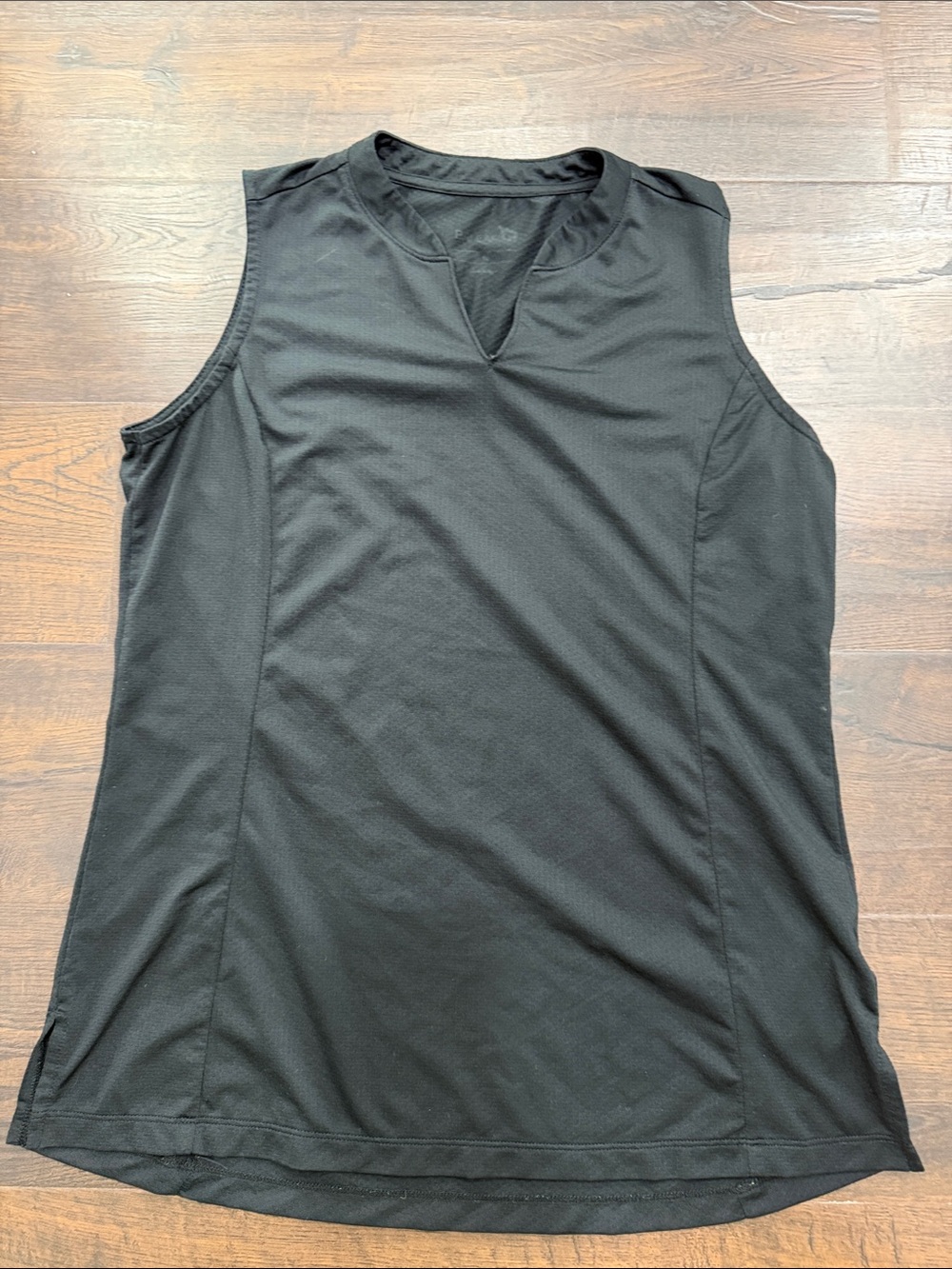 Amazon Women's Black Athletic Sleeveless V-Notch Tank M